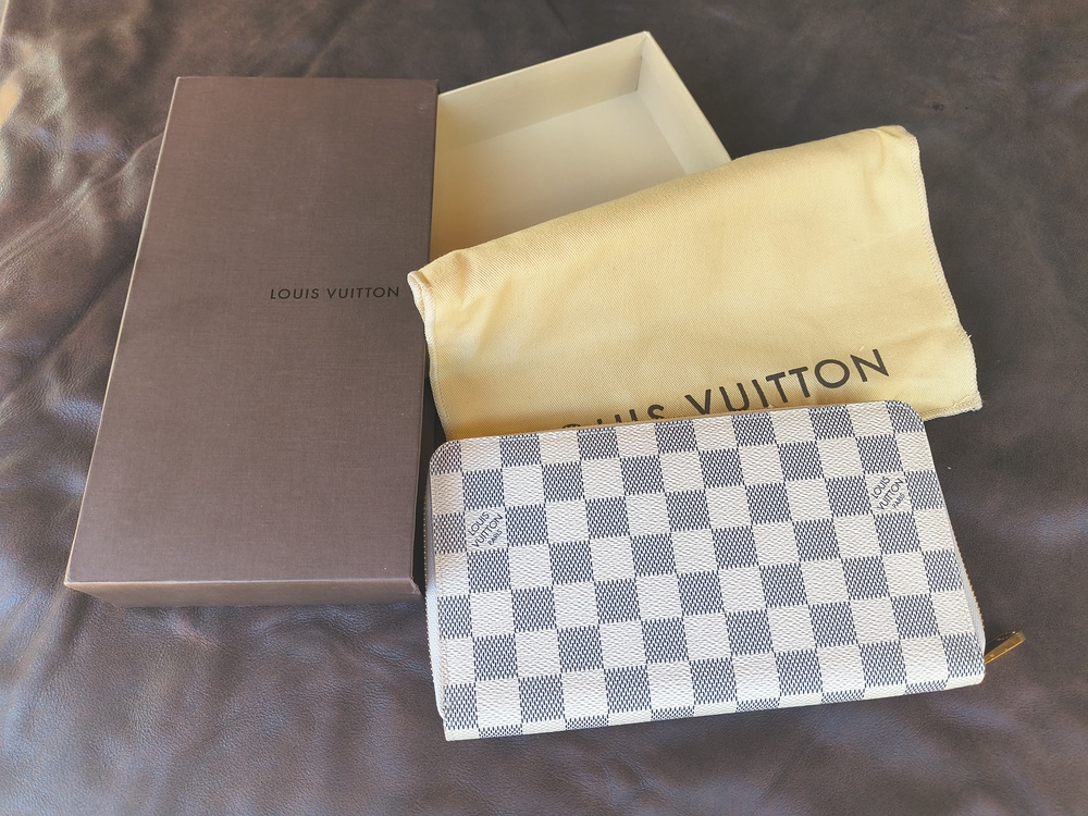 Louis Vuitton Damier Azur Zippy Organizer Wallet (Cream/White)